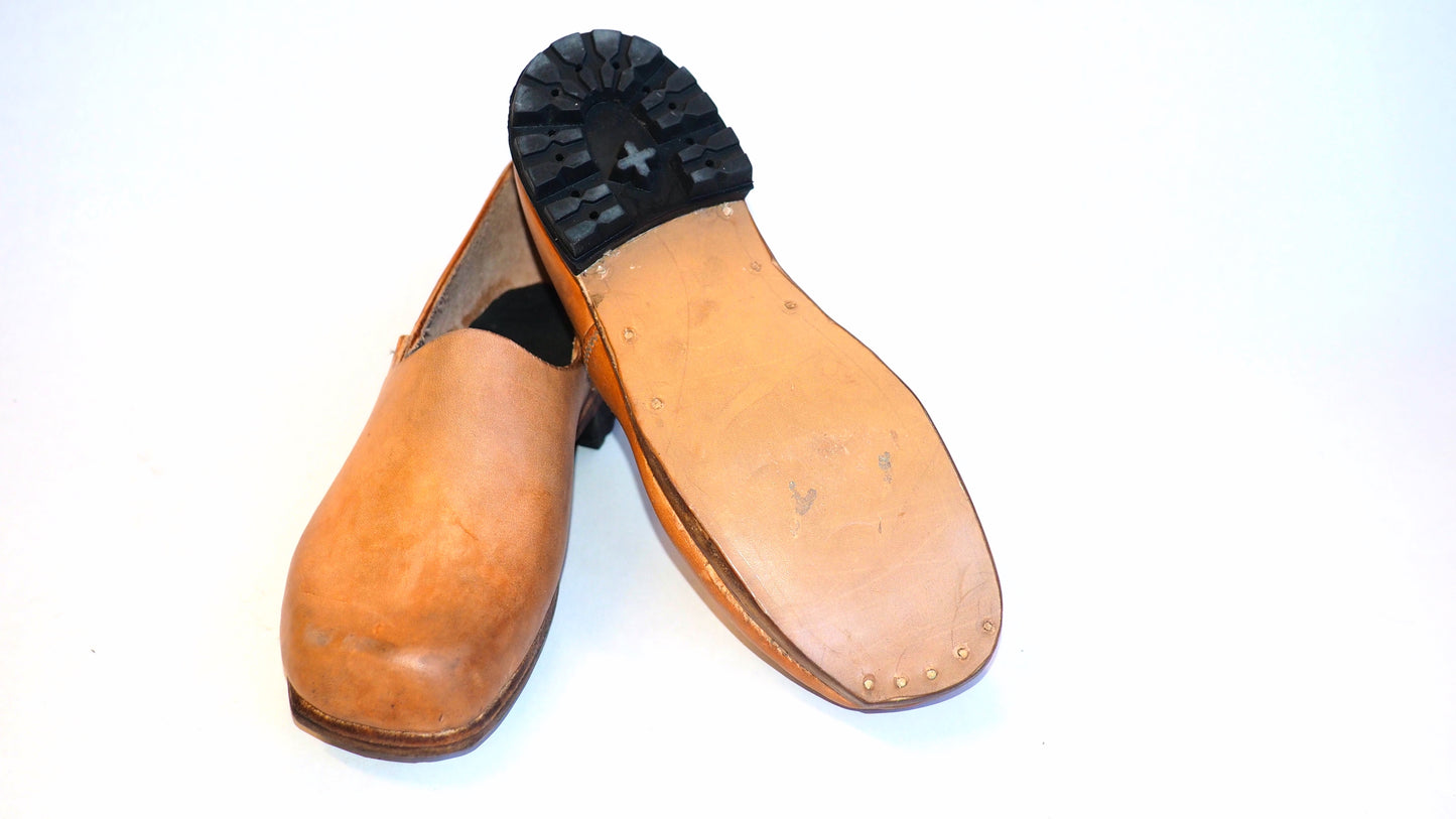 HD leather clog pre-order